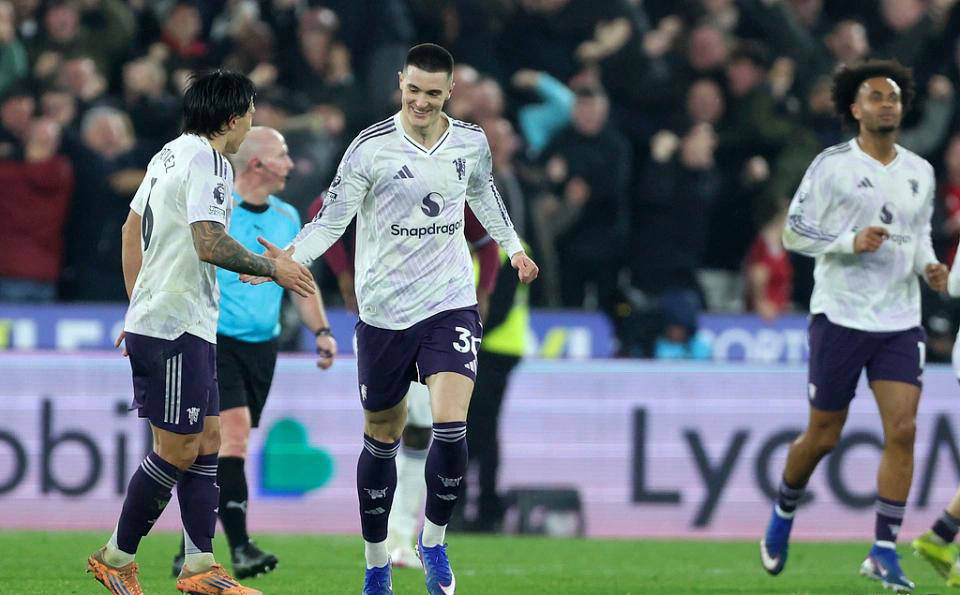 利物浦迎来利好？曼联与切尔西均遭遇保级队顽强抵抗，欧冠争夺形势再起波澜